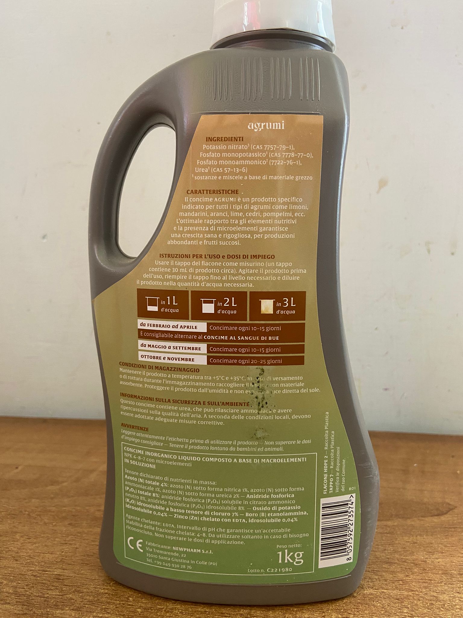 Concime Liquido per Agrumi Newpharm 1 Kg – Frutti Succosi e Foglie Brillanti