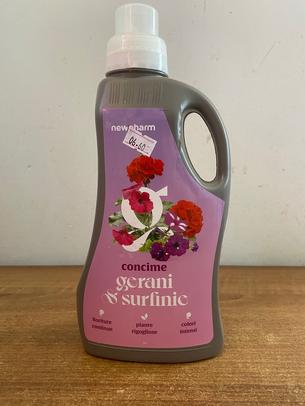 Concime Gerani & Surfinie Newpharm 1 Kg – Fioriture Continue e Colori Intensi