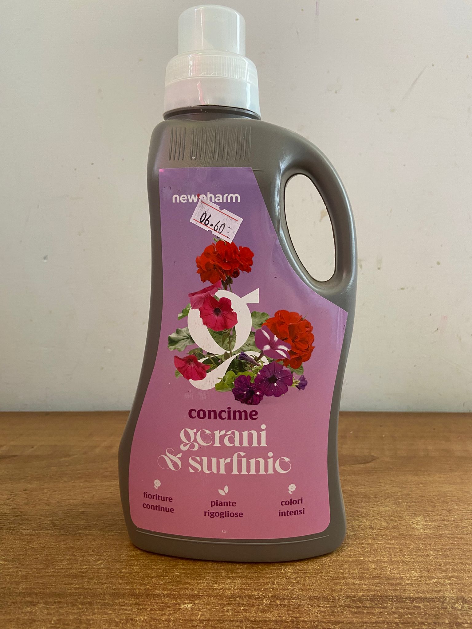 Concime Gerani & Surfinie Newpharm 1 Kg – Fioriture Continue e Colori Intensi