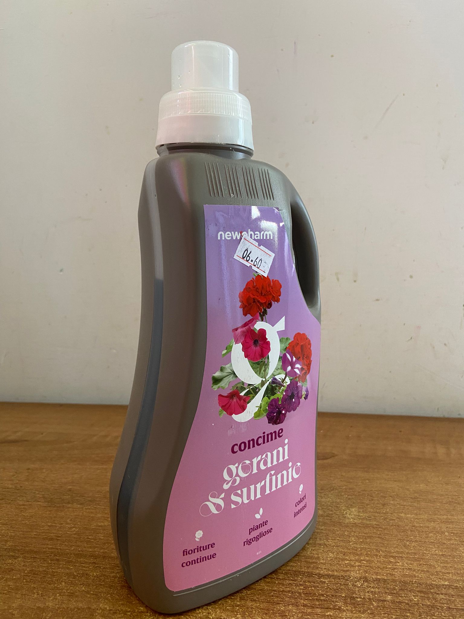 Concime Gerani & Surfinie Newpharm 1 Kg – Fioriture Continue e Colori Intensi